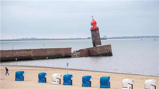 Die Nordmole in Bremerhaven soll neu gebaut werden. (Archivbild)