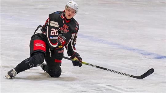 Die Nummer 20 der Harzer Falken wird auch in der kommenden Saison für den Eishockey-Regionalligisten stürmen: Hendrik Lohde.