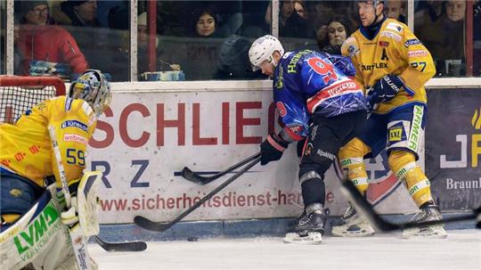 Die Nummer 9 muss zumindest an diesem Wochenende aussetzen: Jörn Weikamp fehlt den Harzer Falken gegen Timmendorf wegen einer Verletzung am Handgelenk.