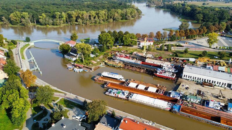 Hochwasserwelle der Oder nähert sich Grenze zu Deutschland Die Oder bei der Stadt Nowa Sol in der Woiwodschaft Lebus. Auch hier werden Vorkehrungen für das Hochwasser getroffen.