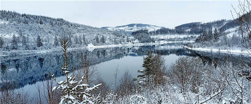 Viel Regen und Schnee: Talsperren im Harz sind gut gefüllt Die Okertalsperre liegt still in der verschneiten Landschaft. Sie ist derzeit wieder zu 66 Prozent gefüllt. Fotografiert hat sie GZ-Leser Hartmut Schulz.