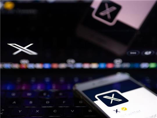 Die Online-Plattform X gehört dem Tech-Milliardär Elon Musk.