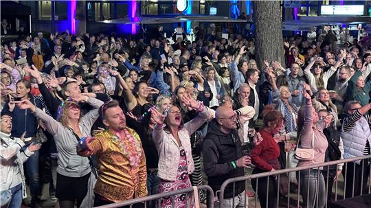 Die Open-Air-Summernight im Badepark leitet jedes Jahr das Salz- und Lichterfest ein. In diesem Jahr hat der veranstaltende Kulturklub die Band Silent Radio zu Gast.