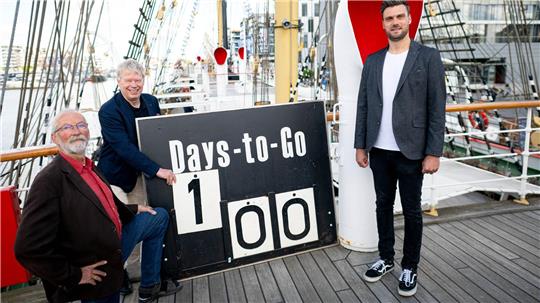 Die Organisatoren Jörn Karweit, Henning Dörr und Ralf Meyer. In 100 Tagen beginnt mit der „Sail“ eines der größten Windjammer-Treffen.