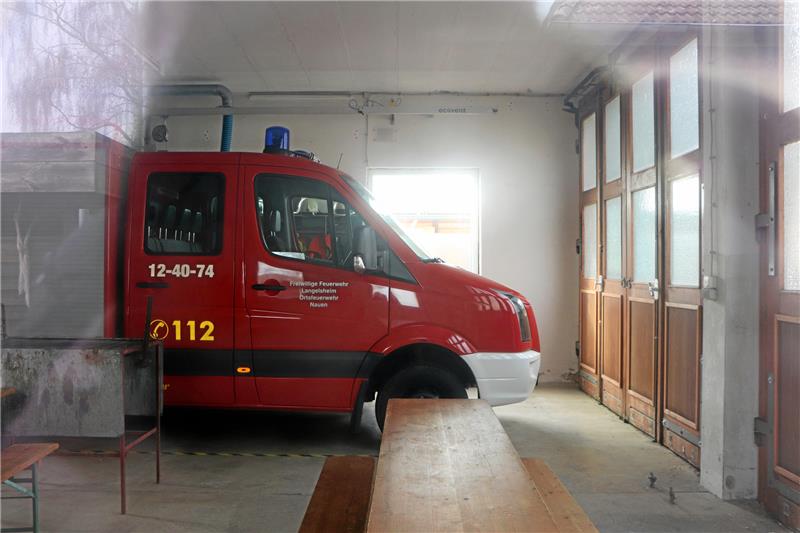 Dorfgemeinschaftshaus Nauen: Modernisierung beginnt Die Ortsfeuerwehr bleibt dem Dorf erhalten - weiterhin wird die Fahrzeuggarage auf dem DGH-Vorplatz genutzt. Foto: Gereke