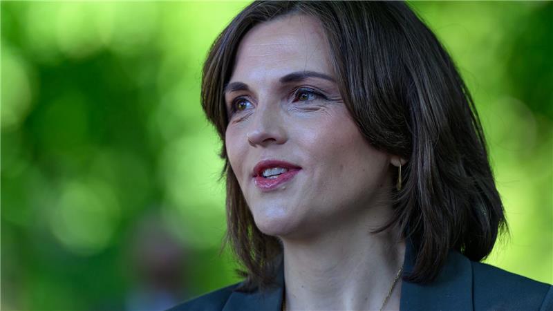 Die Ostbeauftragte Elisabeth Kaiser sagt: „35 Jahre nach der Deutschen Einheit haben wir immer noch verkrustete Vermögensverhältnisse in Deutschland.“ (Archivbild)