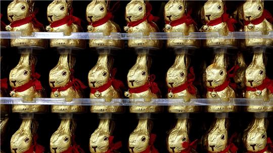 Die Osterhasen von Lindt sind seit einigen Wochen in den Supermärkten zu finden.