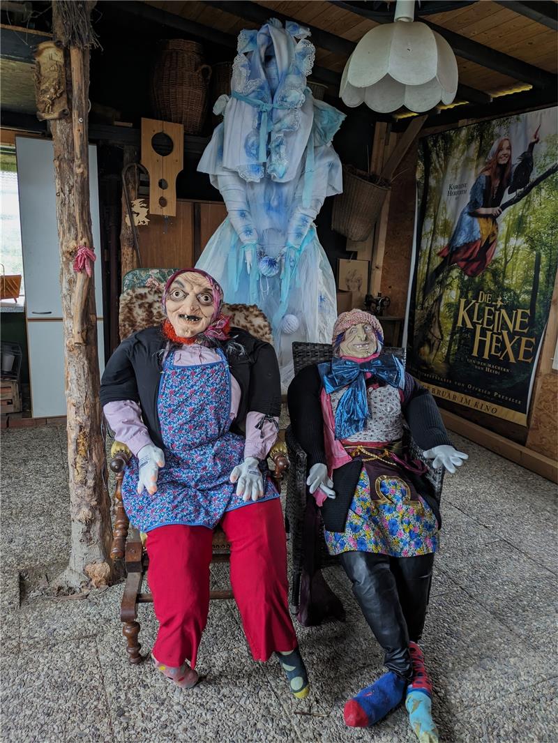 Die Osterhexen und der Wintergeist wurden von den Hexen gebastelt. Foto: Raksch