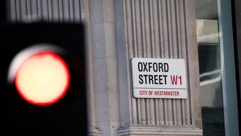 Die Oxford Street ist eine der bekanntesten Straßen des Landes.