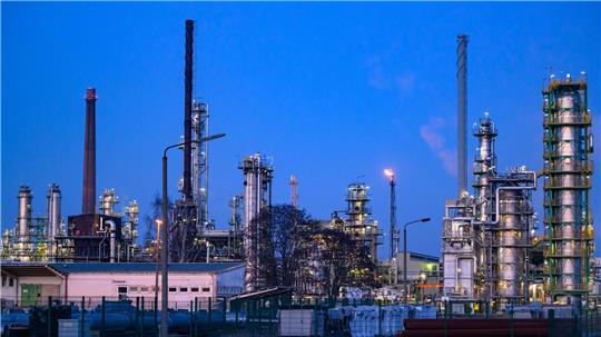 Die PCK-Raffinerie in Schwedt/Oder befürchtet negative Folgen für die Versorgung mit Sprit und Heizöl, falls US-Sanktionen in Kraft treten. (Archivbild)