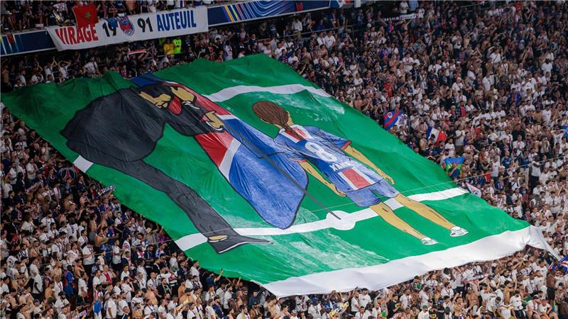 Jubel im Himmel: Das Meisterwerk von PSG und Luis Enrique Die PSG-Fans gedenken der an Krebs gestorbenen Tochter von Coach Luis Enrique.