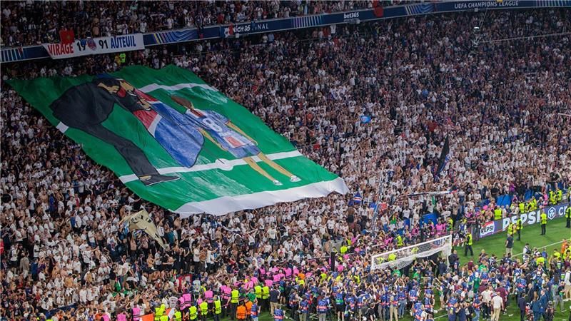 Jubel im Himmel: Das Meisterwerk von PSG und Luis Enrique Die PSG-Fans gedenken der an Krebs gestorbenen Tochter von Coach Luis Enrique.