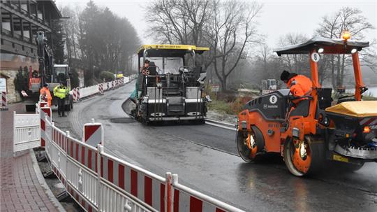 Die Parkstraße in Hahnenklee erhält eine neue Asphaltschicht.