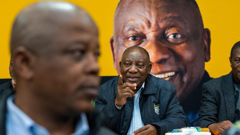 Südafrikas ANC strebt parteiübergreifende Regierung an Die Partei African National Congress (ANC) verlor bei der Wahl in der vergangenen Woche seine langjährige Mehrheit, blieb aber die größte Partei.