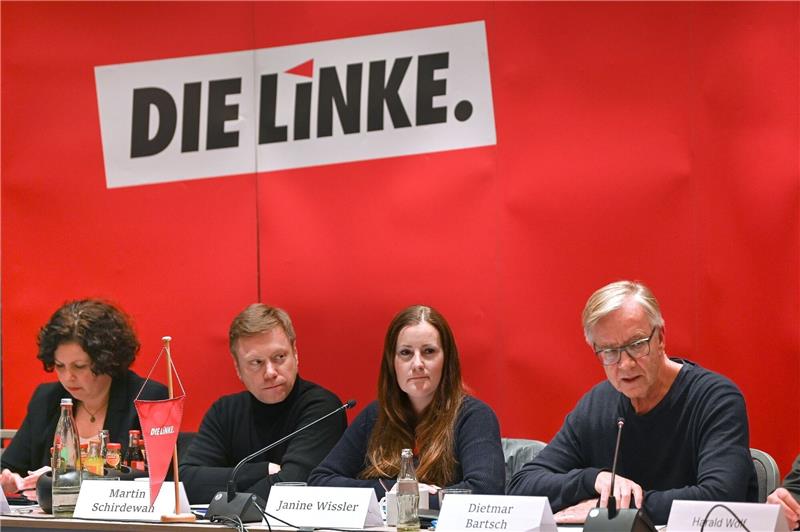 Die Partei- und Fraktionsvorstände der Linken, hier (v.l.) Amira Mohamed Ali, Martin Schirdewan, Janine Wissler und Dietmar Bartsch, haben sich auf eine «Leipziger Erklärung» geeinigt.