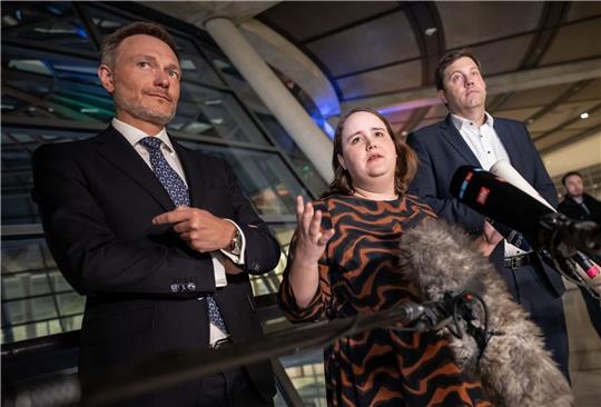 Die Parteichefs der Koalitionsparteien: Lars Klingbeil (SPD) Ricarda Lang (Grüne) und Christian Lindner (FDP, v.l.n.r.).