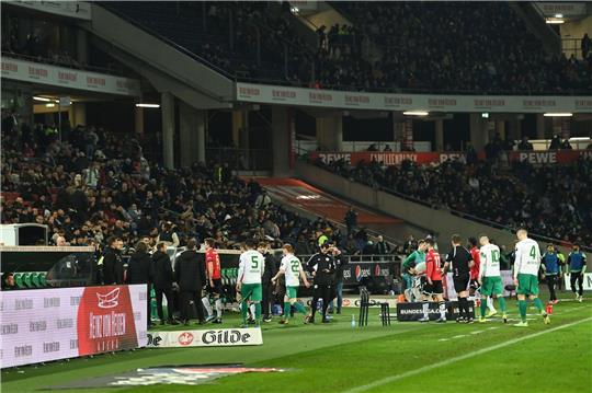 Die Partie zwischen Hannover und Fürth stand kurz vor dem Abbruch.