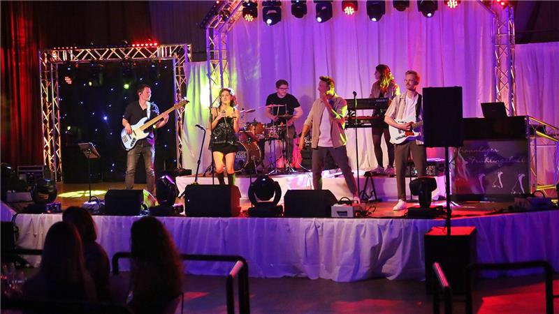 Die Partyband „Paradise at Midnight“ ließ keine Musikwünsche offen.