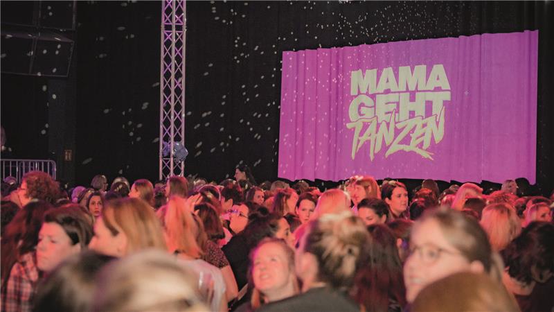 Applaus Garten mit Dinos, Party und Locals Die Partyreihe nur für Frauen ist auch mit dabei.