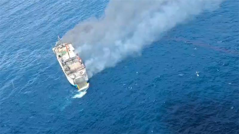 Die Passagiere und Crew sind laut Behördenangaben in Sicherheit.