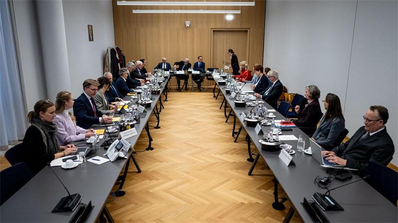 Pflegeversicherung in Not - welche Reformen geplant sind Die Pflege-Expertenkommission soll bis Ende Januar Vorschläge vorlegen.