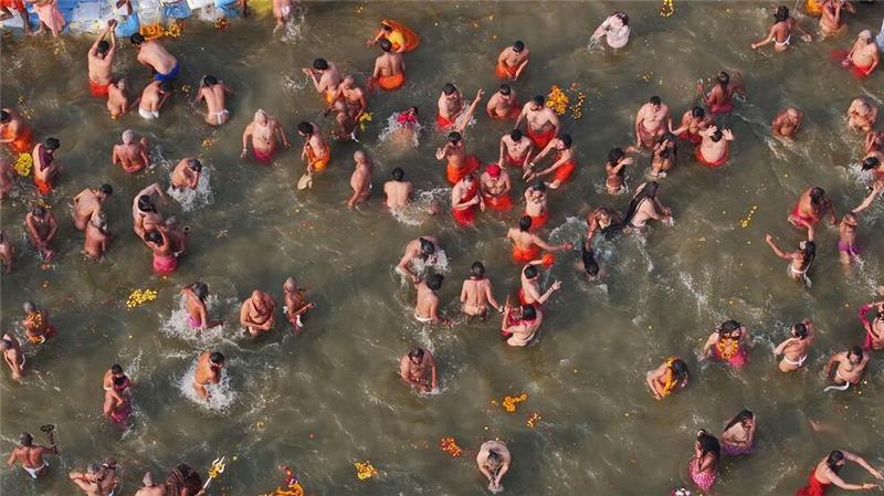 Pilgerfest in Indien: 30 Tote bei Massenpanik Die Pilger möchten sich durch das Bad von ihren Sünden befreien.
