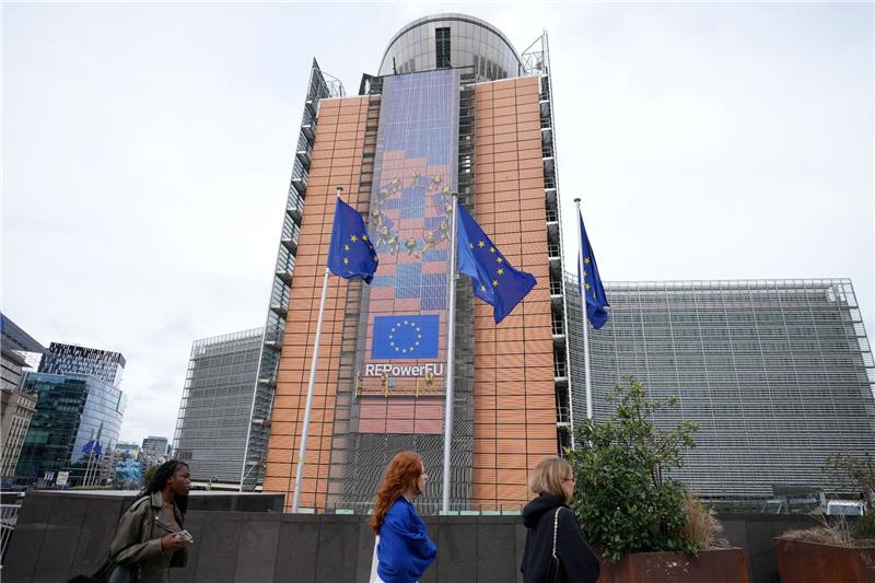 Die Pläne sehen vor, dass bei EU-Zielvorgaben für den Abbau von zu hohen Defiziten und Schuldenständen die individuelle Situation von Ländern stärker als bislang berücksichtigt wird.