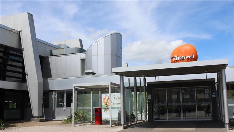 Das Wasserwelt-Gebäude von außen.