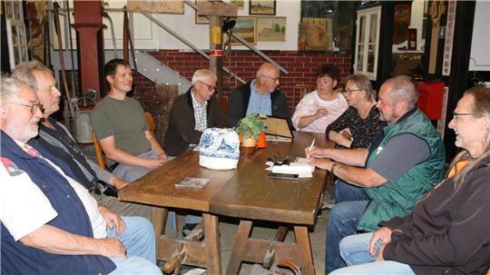 Die Planungsrunde „Döhren 1025“ kommen zum finalen Treffen zusammen.
