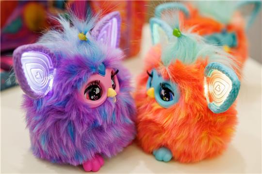 Die Plüschfiguren Furby von Hasbro zählen zu den «Top 10 Spielzeugen 2023».