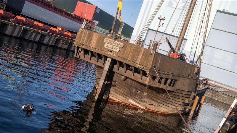 Die Poeler Kogge „Wissemara“ soll bei der Firma Strela Shiprepair repariert werden.