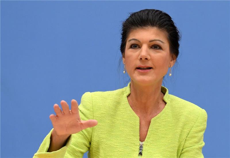 Wagenknecht „noch nicht ganz bei einer Million” Spenden Die Politikerin Sahra Wagenknecht will ihre eigene Partei gründen.