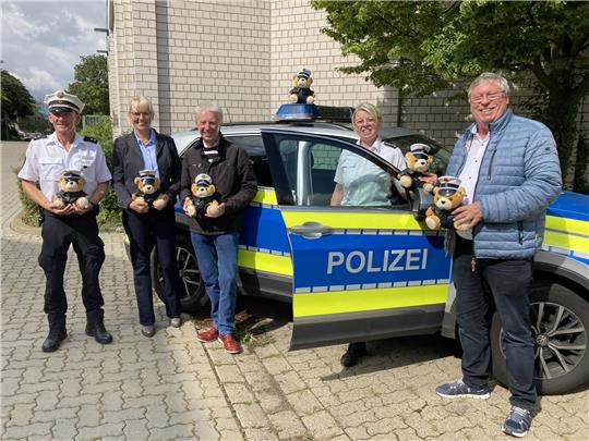 Die Polizei Goslar hat von der Scout Kinder- und Jugendhilfe Stiftung 50 Teddys zur Verfügung gestellt bekommen. Foto: Polizei Goslar