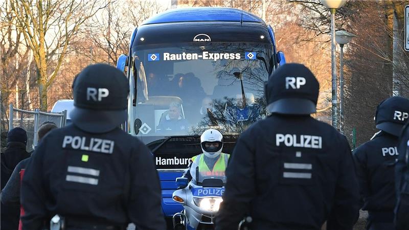 Die Polizei beim Nordderby