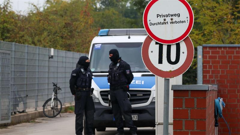 Ex-BND-Präsident Hanning unter Spionageverdacht festgenommen Die Polizei durchsuchte auch das Wohnhaus von Hanning in Nordrhein-Westfalen.