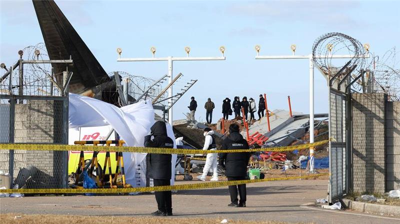 Flughafen in Südkorea nach tödlichem Unglück durchsucht Die Polizei durchsuchte den Flughafen und das Büro der betroffenen Airline.