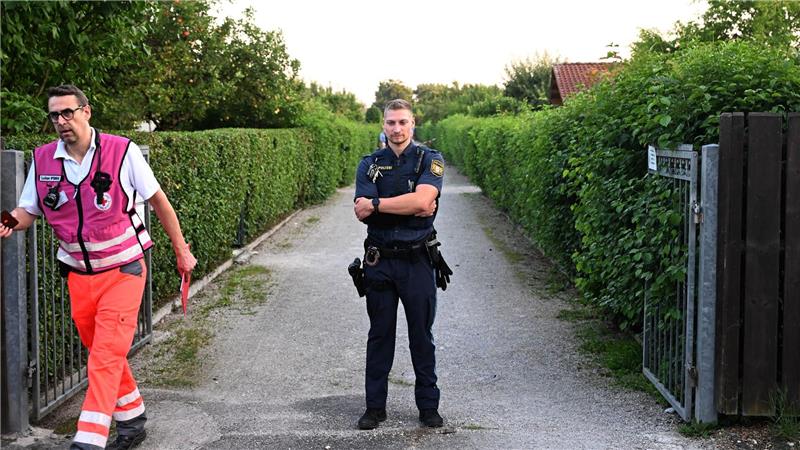 Die Polizei ermittelt - de Hütte in der Kleingartenanlage wurde abgeriegelt. 