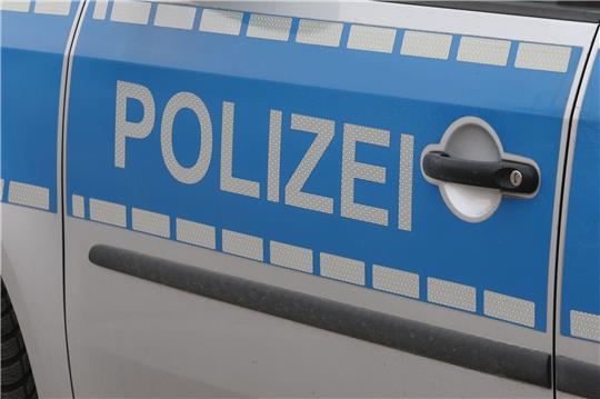 Die Polizei ermittelt nach Diebstählen aus Chemieräumen zu möglichen Anschlagsplänen (Symbolbild).