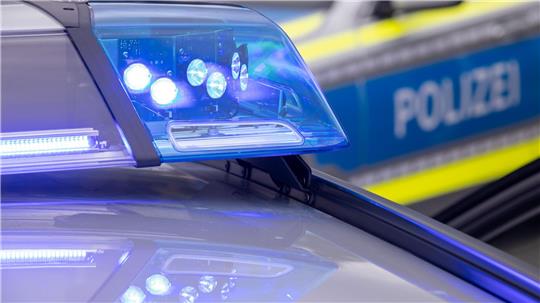 Die Polizei ermittelt nach dem Fund der Leiche einer Frau bei Eberbach (Rhein-Neckar-Kreis) - wenige Stunden nachdem ihr Sohn bei einem Verkehrsunfall ums Leben gekommen ist. (Symbolbild)