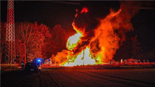 Die Polizei ermittelt nun zur Brandursache.