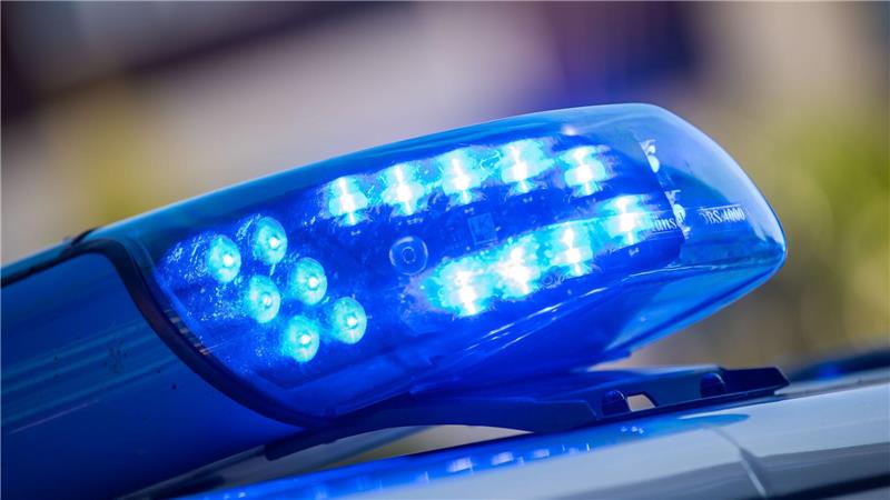 Die Polizei ermittelt wegen versuchten Totschlags auf einem Imbiss-Parkplatz. (Symbolbild)
