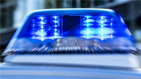 Die Polizei ermittelt, woher die mysteriösen Drohungen gegen Schulen stammen.