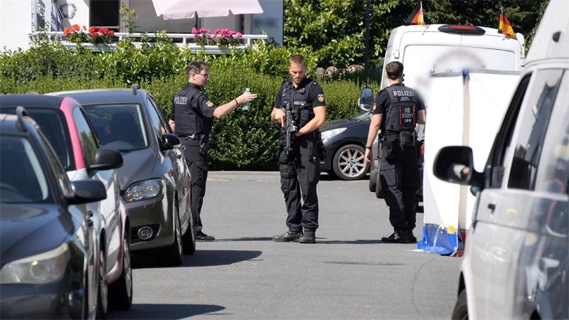 Die Polizei fahndet nach dem Täter. 