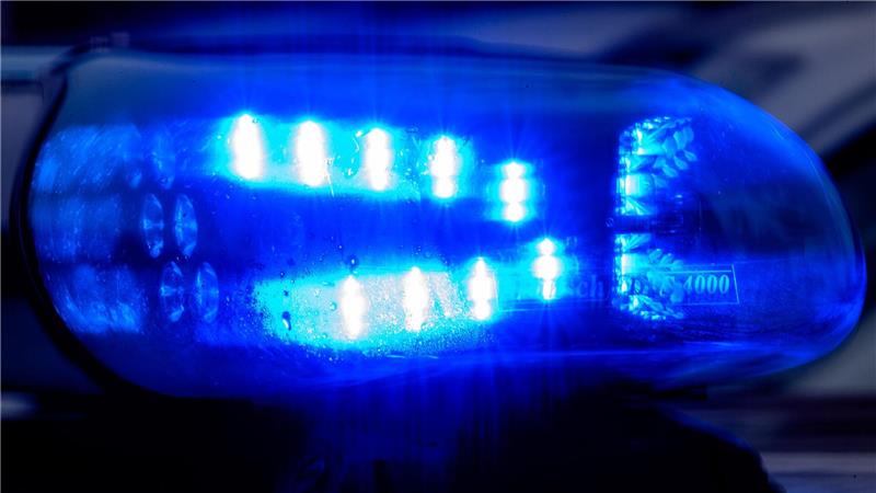 Die Polizei fand auf dem Grundstück diverse Waffen und gefährliche Gegenstände. (Symbolbild)