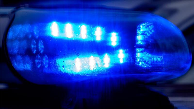Festgefahren im Matsch - Polizei erwischt Diebe Die Polizei fand die mutmaßlichen Diebe ganz in der Nähe des Tatorts. (Symbolbild)