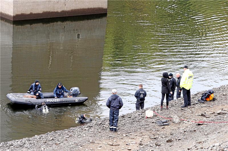 Taucher bergen Leiche aus Okertalsperre Die Polizei findet am Dienstag einen männlichen Leichnam an der Okertalsperre. Foto: Neuendorf