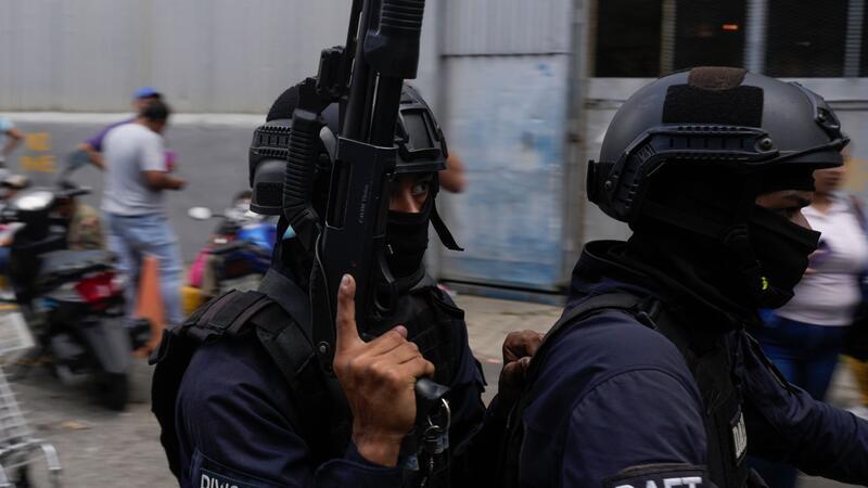 USA sehen Sieg von Venezuelas Opposition - Maduro verärgert Die Polizei geht hart gegen Demonstranten vor.