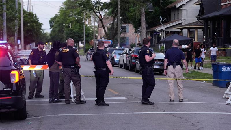 Mindestens zwölf Verletzte nach Schüssen bei US-Festival Die Polizei geht nach ersten Erkenntnissen davon aus, dass es mindestens zwei Schützen gab.