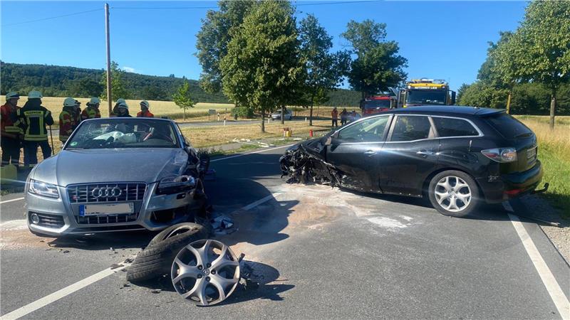 Bei Überholvorgang: Zwei Autos stoßen bei Seesen gegeneinander Die Polizei geht von einem Totalschaden an beiden Fahrzeugen aus.