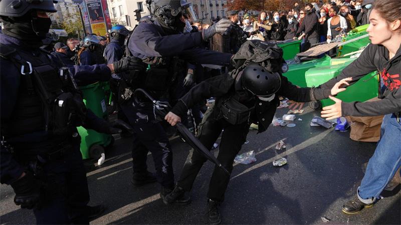 Die Polizei hat angesichts der Proteste ein Großaufgebot mobilisiert.